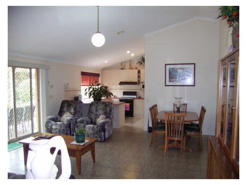 15 Sarson Road, Lavington NSW 2641