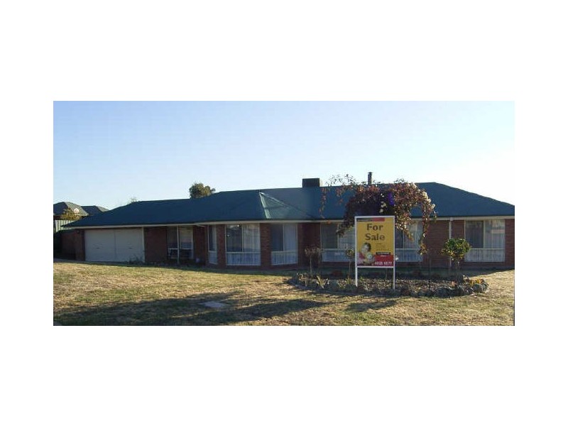 1 Manuka Court, Thurgoona NSW 2640