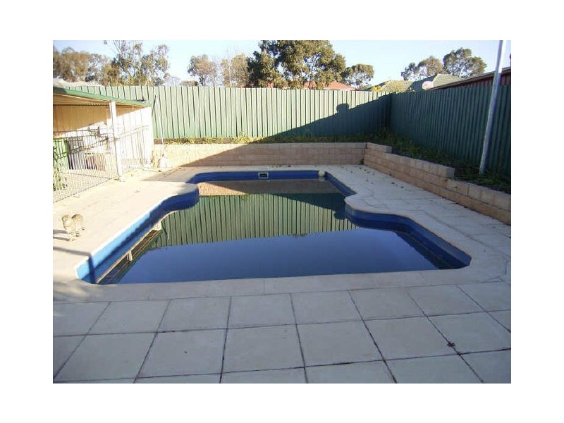 1 Manuka Court, Thurgoona NSW 2640