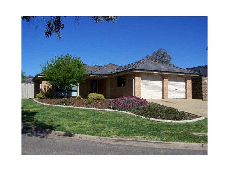8 Mimosa Court, Thurgoona NSW 2640