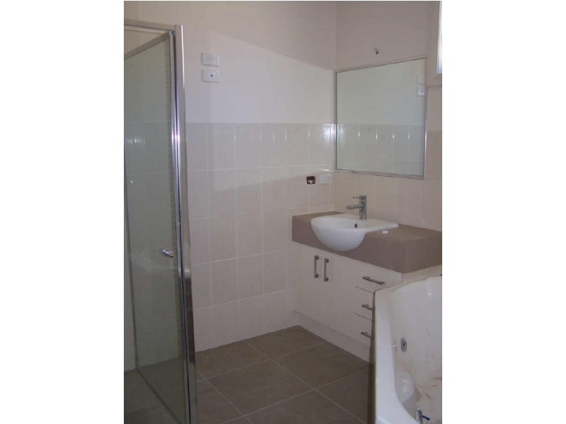 2/518 Thurgoona Street, Albury NSW 2640