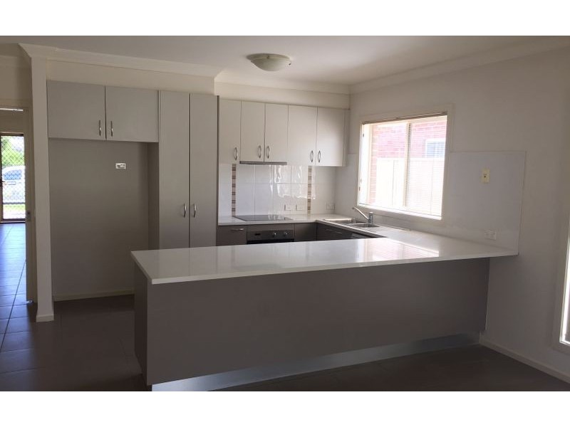 817 Centaur Road, Lavington NSW 2641