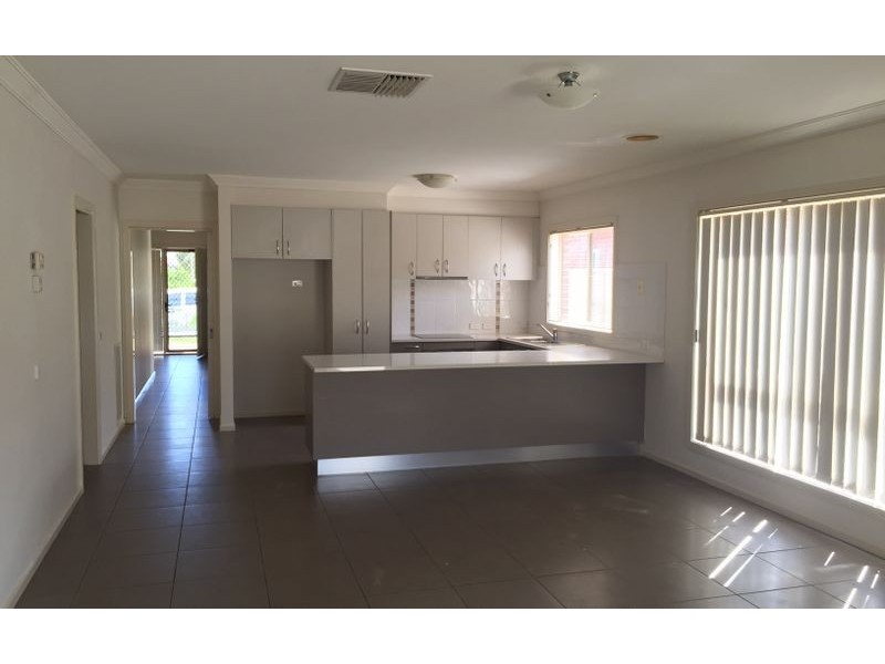 817 Centaur Road, Lavington NSW 2641