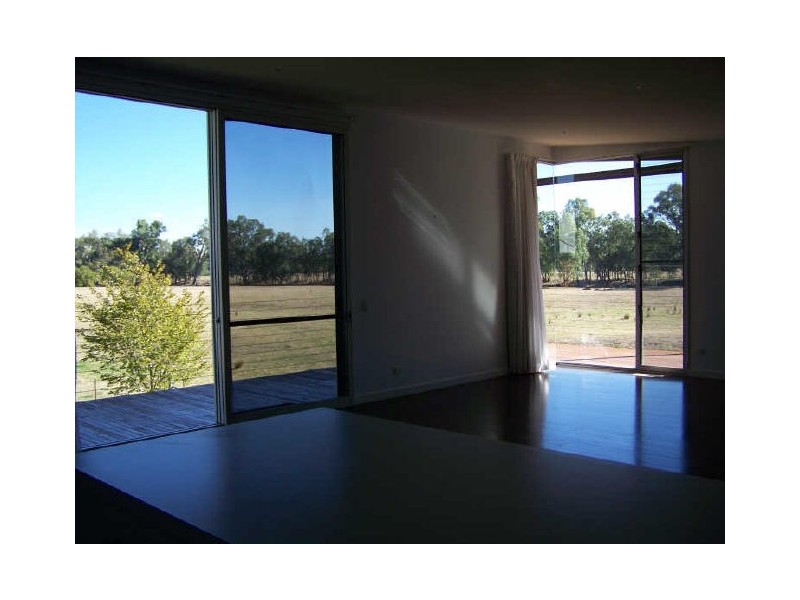 211 Doctors Point Road, Albury NSW 2640