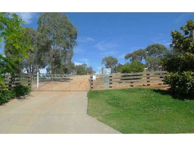 3 McLeod Court, West Albury NSW 2640