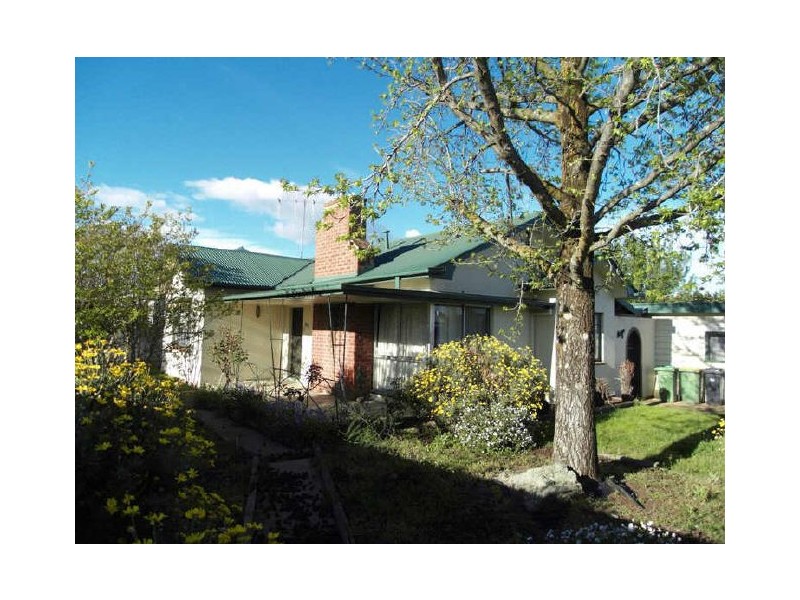 1096 Alamein Avenue, North Albury NSW 2640