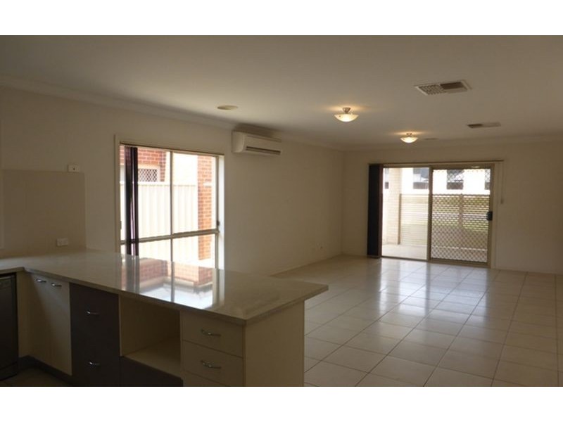 813 Centaur Road, Lavington NSW 2641