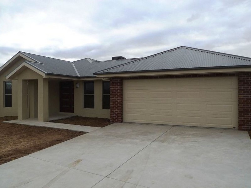 98 Honeyeater Circuit, Thurgoona NSW 2640