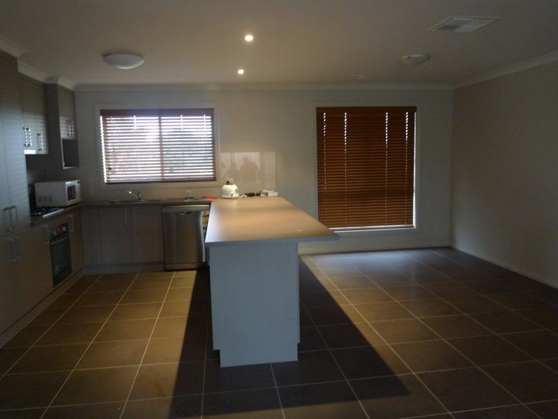 98 Honeyeater Circuit, Thurgoona NSW 2640