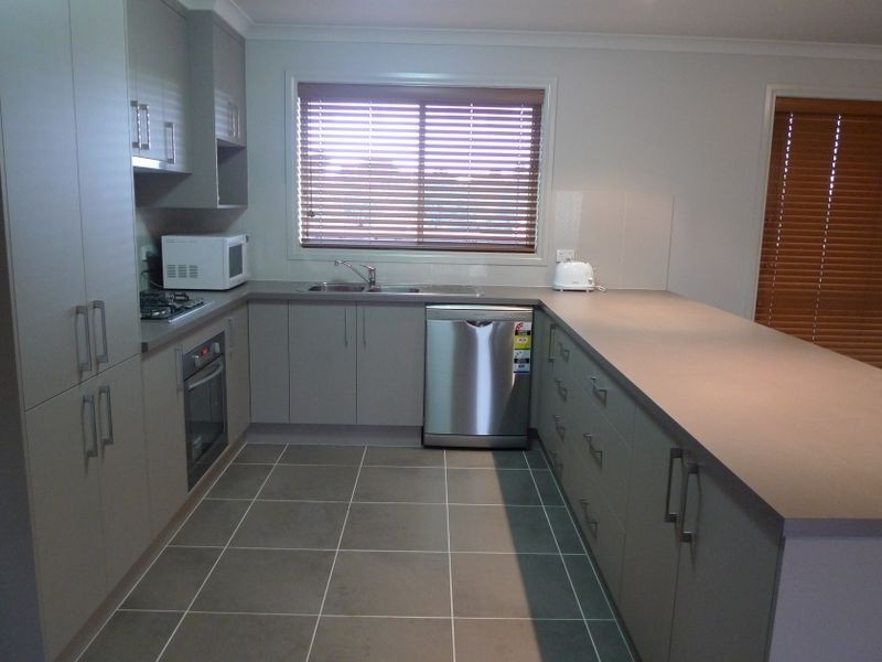 98 Honeyeater Circuit, Thurgoona NSW 2640
