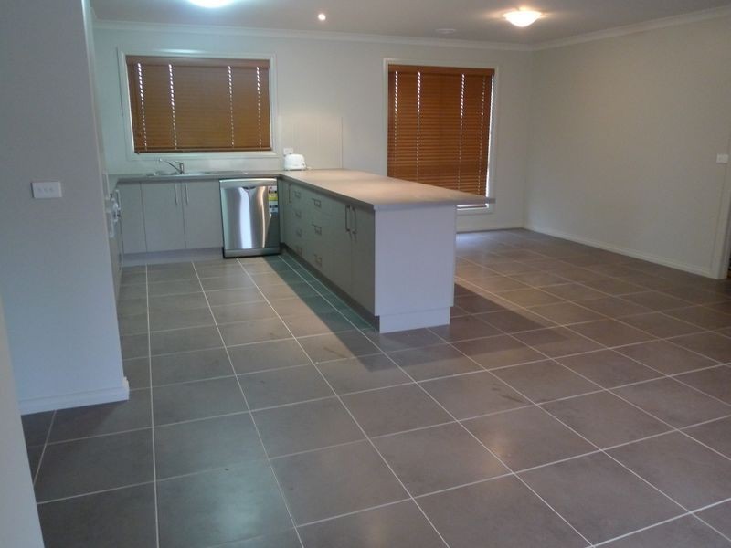 98 Honeyeater Circuit, Thurgoona NSW 2640