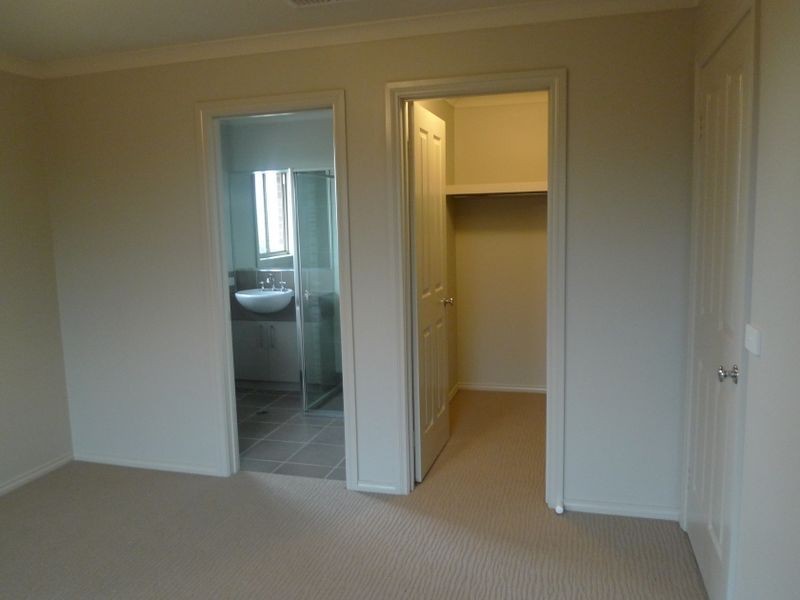 98 Honeyeater Circuit, Thurgoona NSW 2640