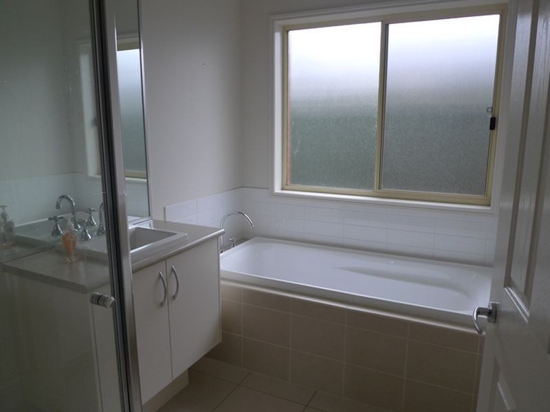 54 Featherstone Avenue, Lavington NSW 2641