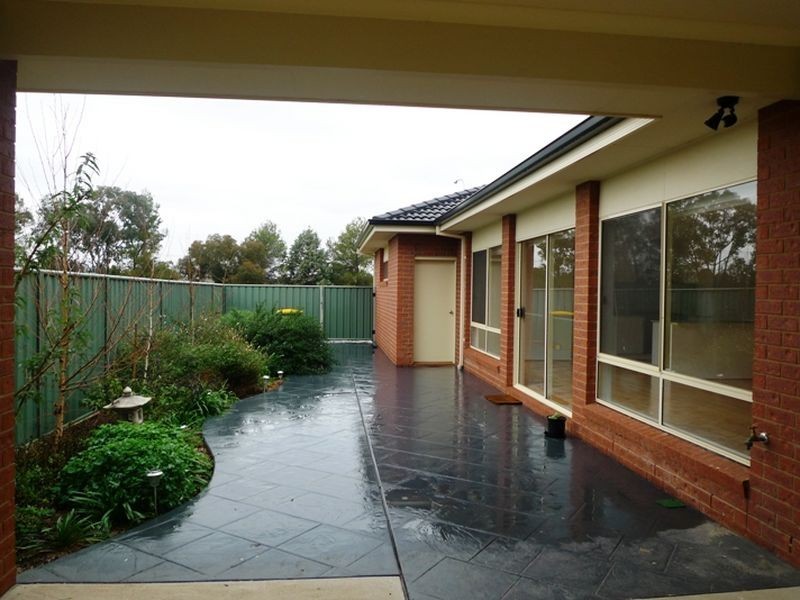 54 Featherstone Avenue, Lavington NSW 2641