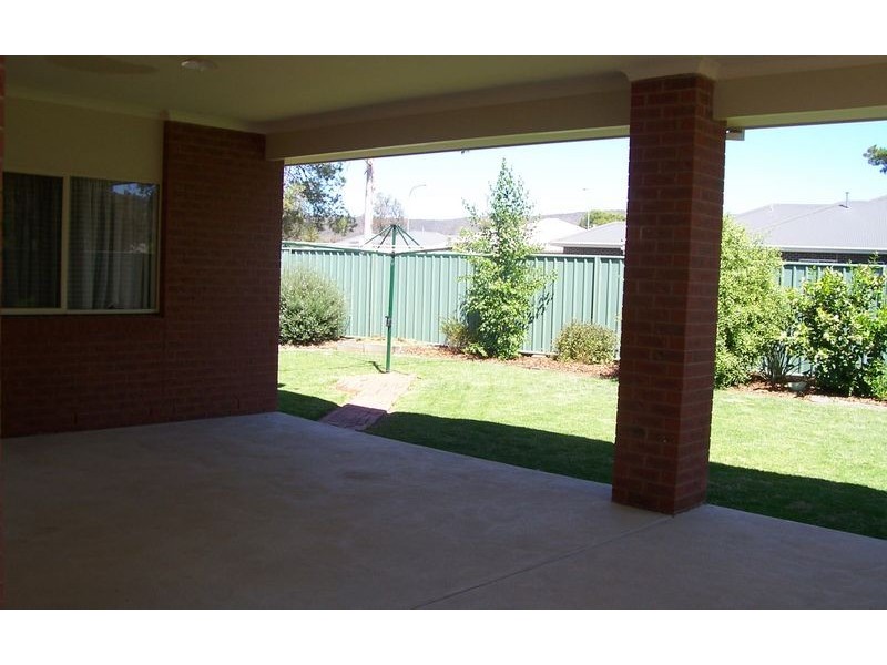54 Featherstone Avenue, Lavington NSW 2641