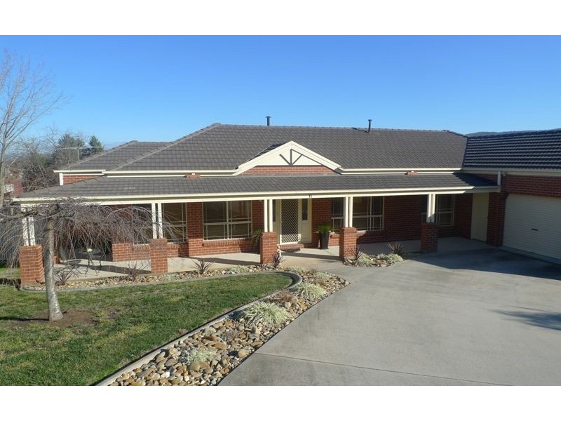 11 Hoad Close, Lavington NSW 2641