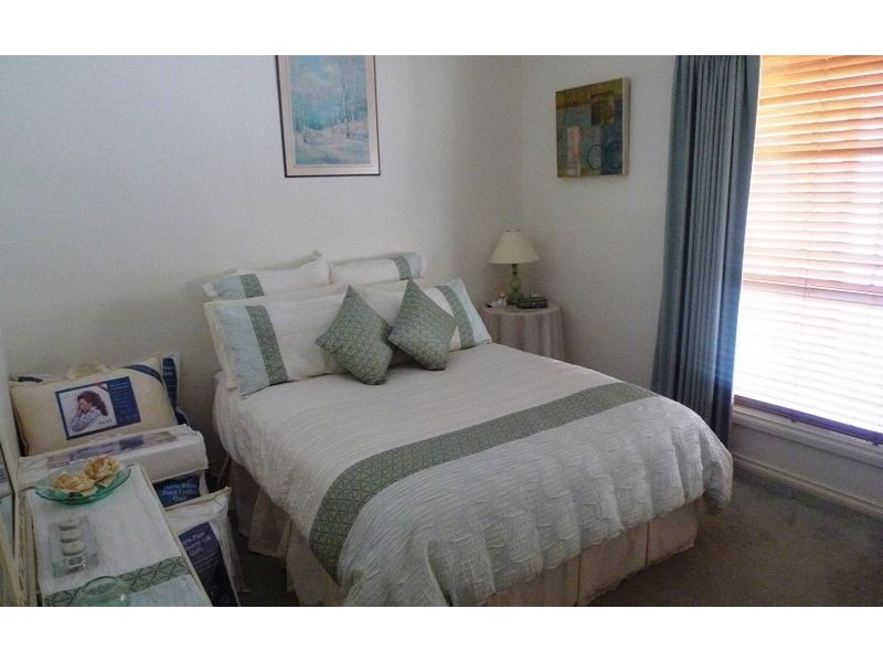11 Hoad Close, Lavington NSW 2641
