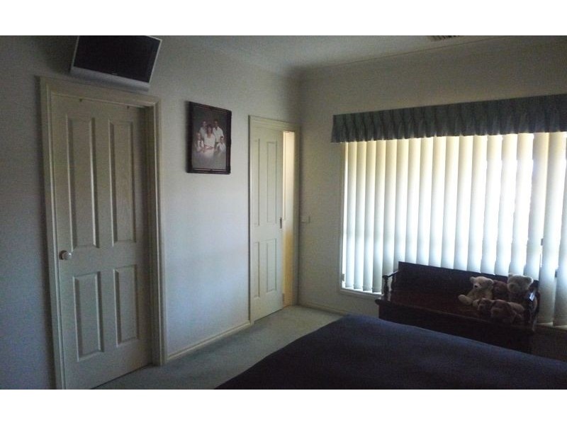 11 Hoad Close, Lavington NSW 2641
