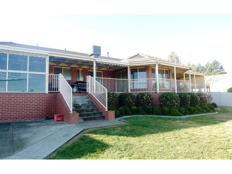11 Hoad Close, Lavington NSW 2641