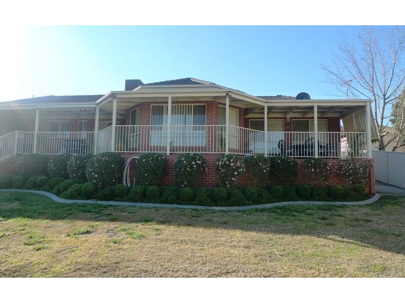 11 Hoad Close, Lavington NSW 2641