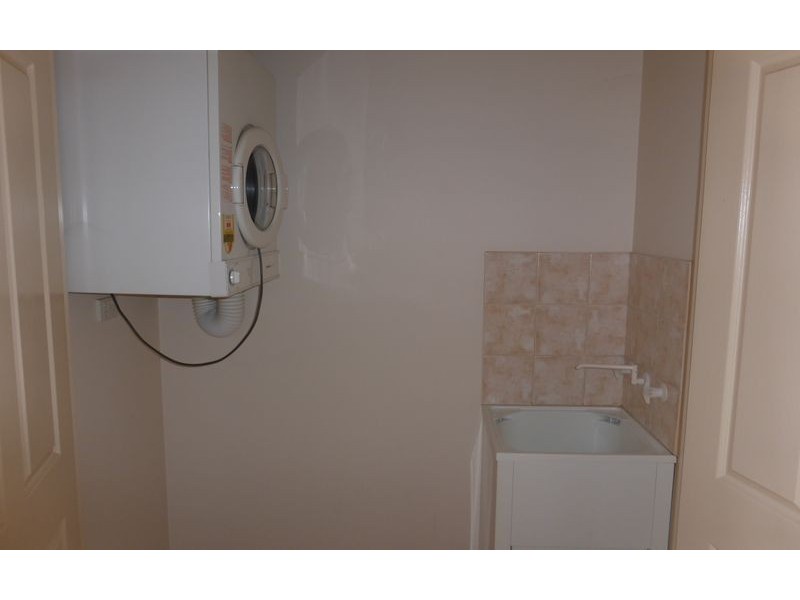 1/550 Kotthoff Street, Lavington NSW 2641