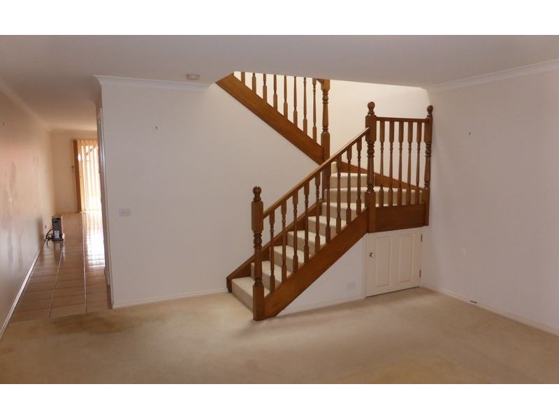 1/550 Kotthoff Street, Lavington NSW 2641