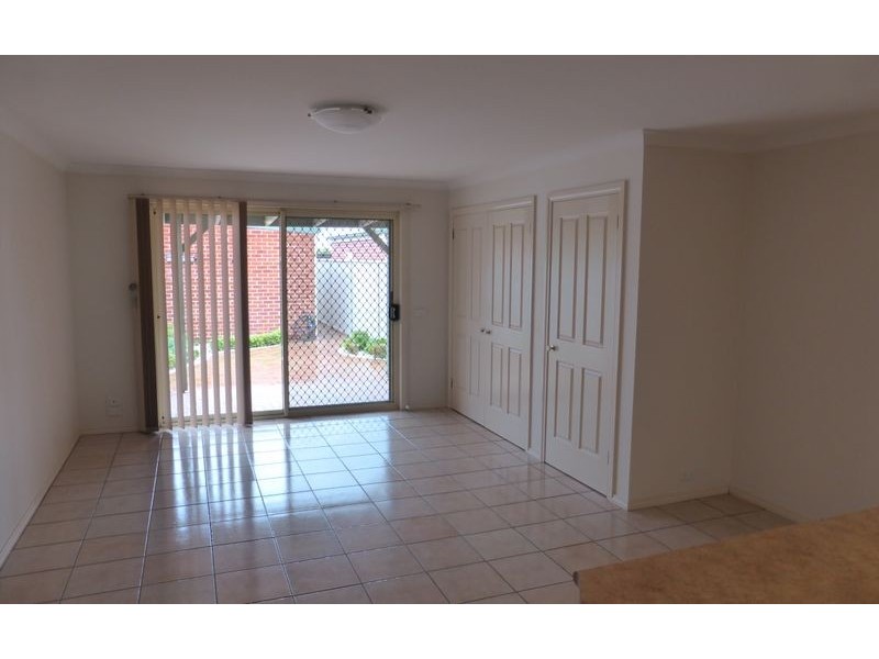 1/550 Kotthoff Street, Lavington NSW 2641