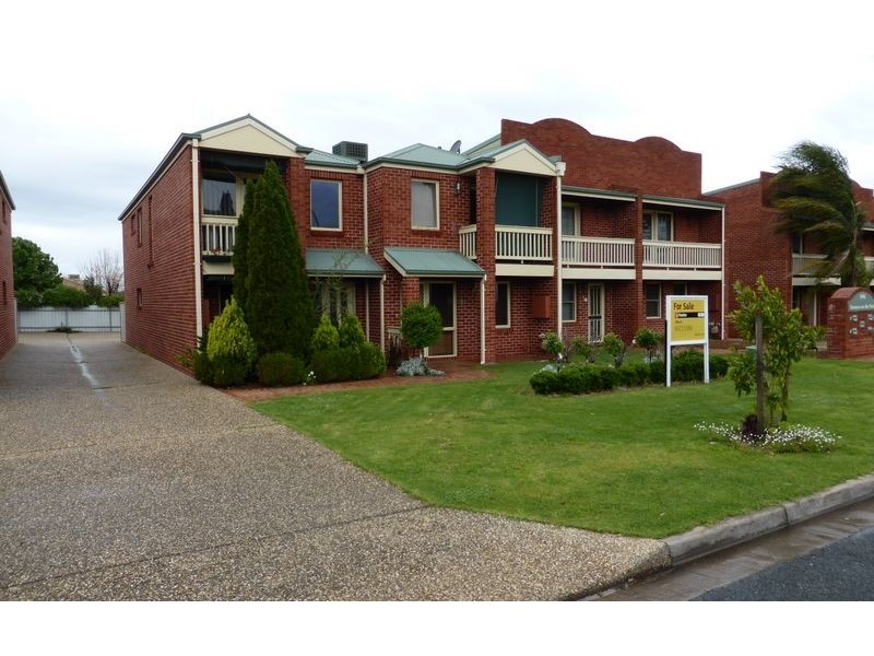 1/550 Kotthoff Street, Lavington NSW 2641