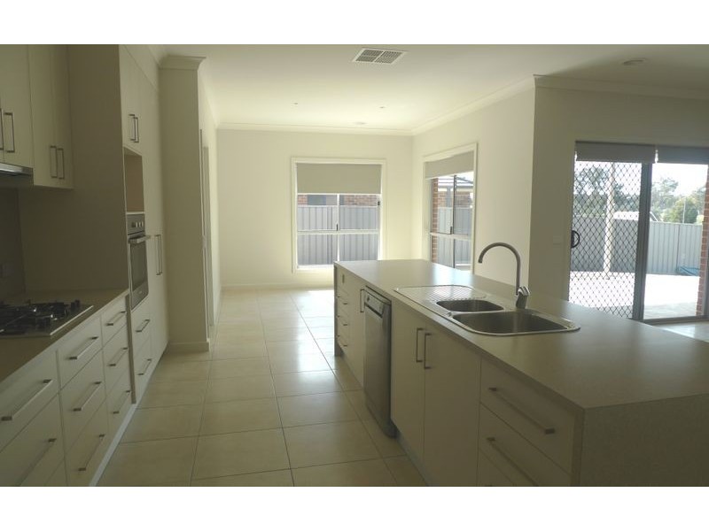 9 Swallow Street, Thurgoona NSW 2640