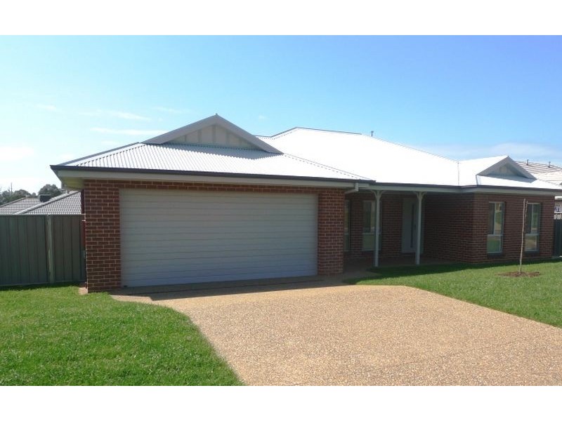 9 Swallow Street, Thurgoona NSW 2640