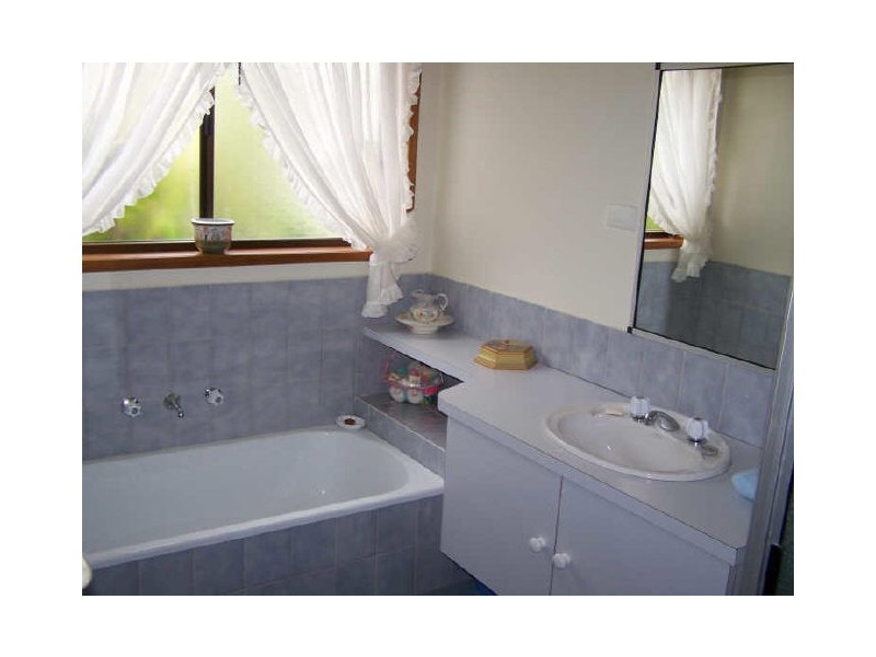 1 Ditmann Place, Lavington NSW 2641