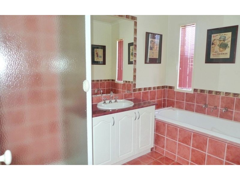 3 Mace Court, Lavington NSW 2641