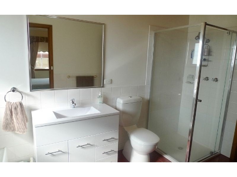 900 Clinton Ave, Albury NSW 2640