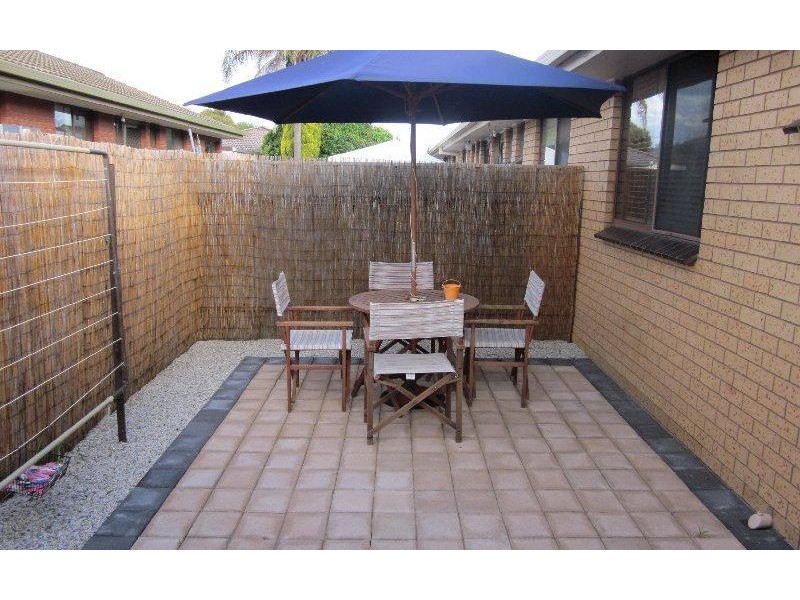 2/618 Hague Street, Lavington NSW 2641