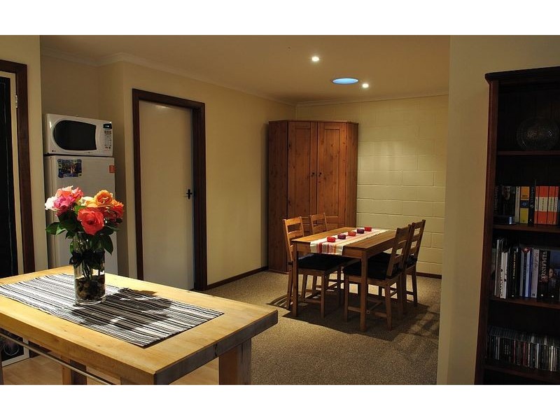 2/618 Hague Street, Lavington NSW 2641