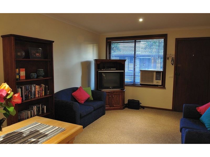 2/618 Hague Street, Lavington NSW 2641