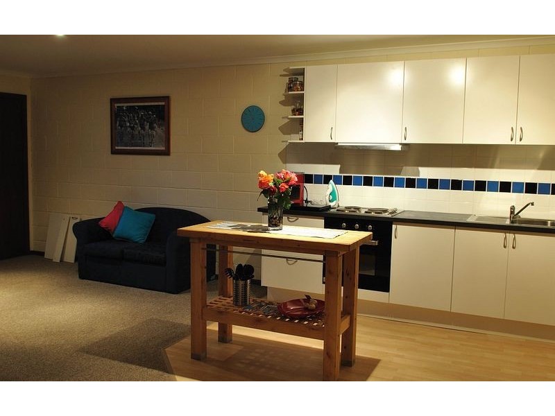 2/618 Hague Street, Lavington NSW 2641