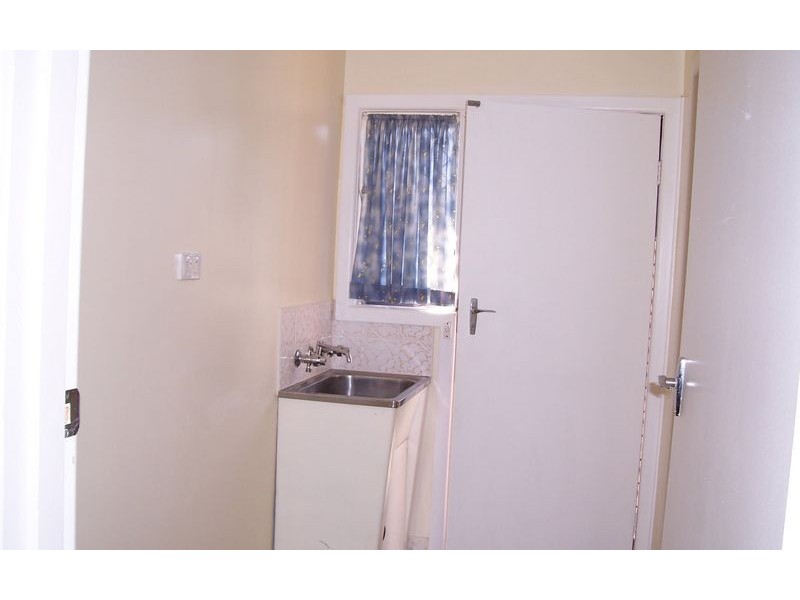 2/451 Rose Street, Lavington NSW 2641