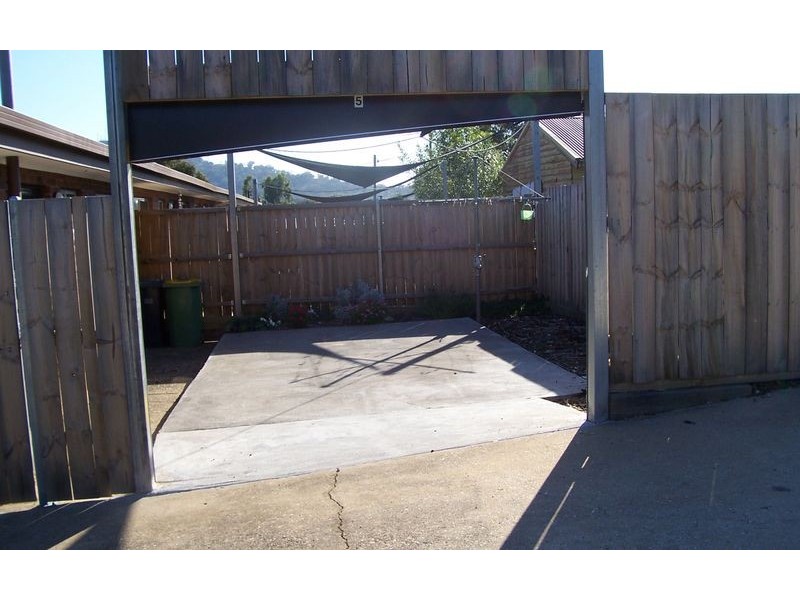 2/451 Rose Street, Lavington NSW 2641