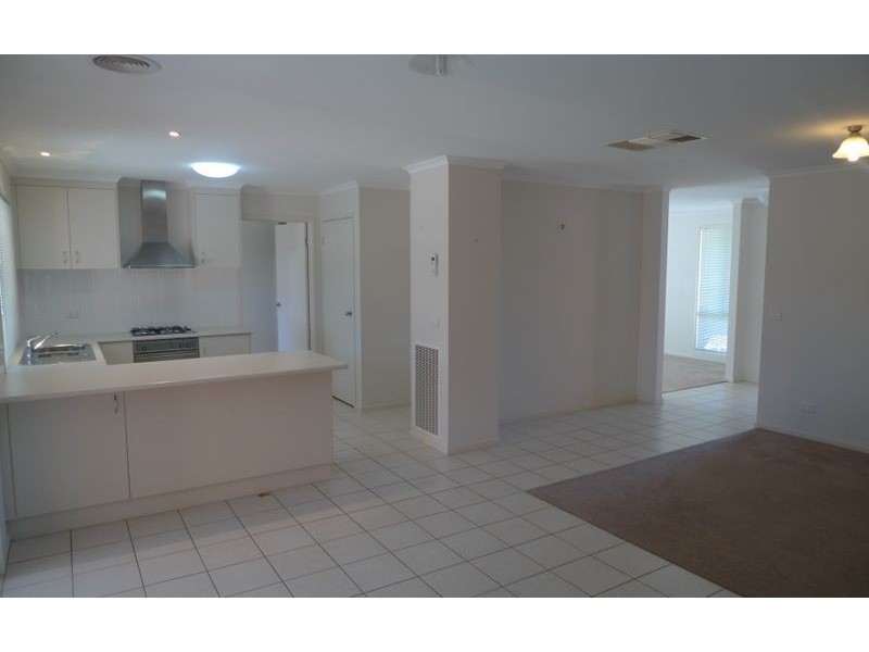 5 Snowgum Place, Thurgoona NSW 2640