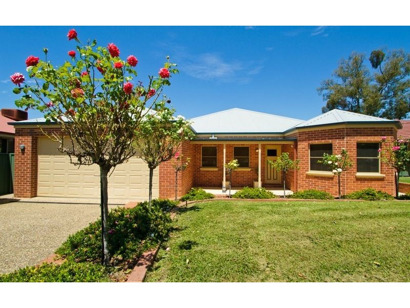 21 The Grove, Thurgoona NSW 2640