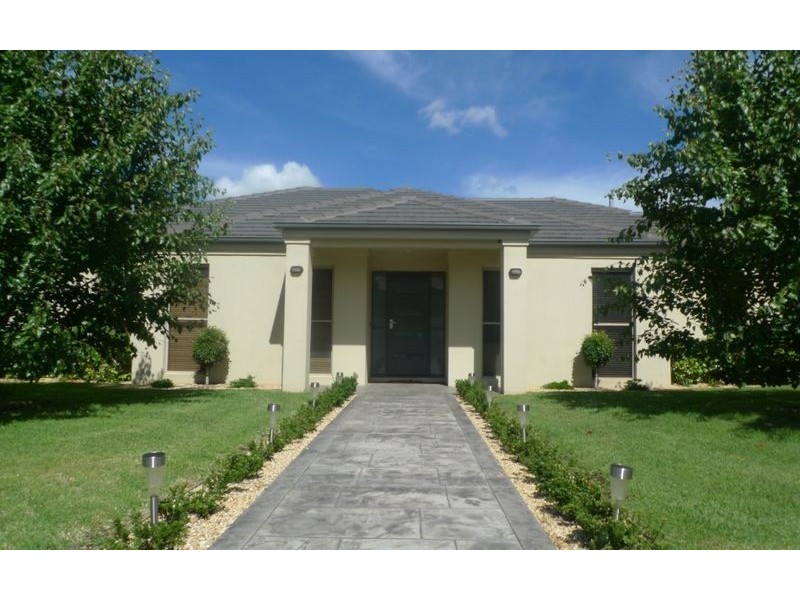 54 Newton Circuit, Thurgoona NSW 2640