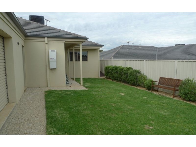 54 Newton Circuit, Thurgoona NSW 2640