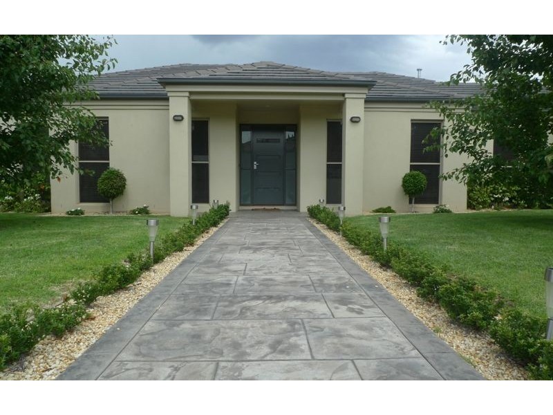 54 Newton Circuit, Thurgoona NSW 2640