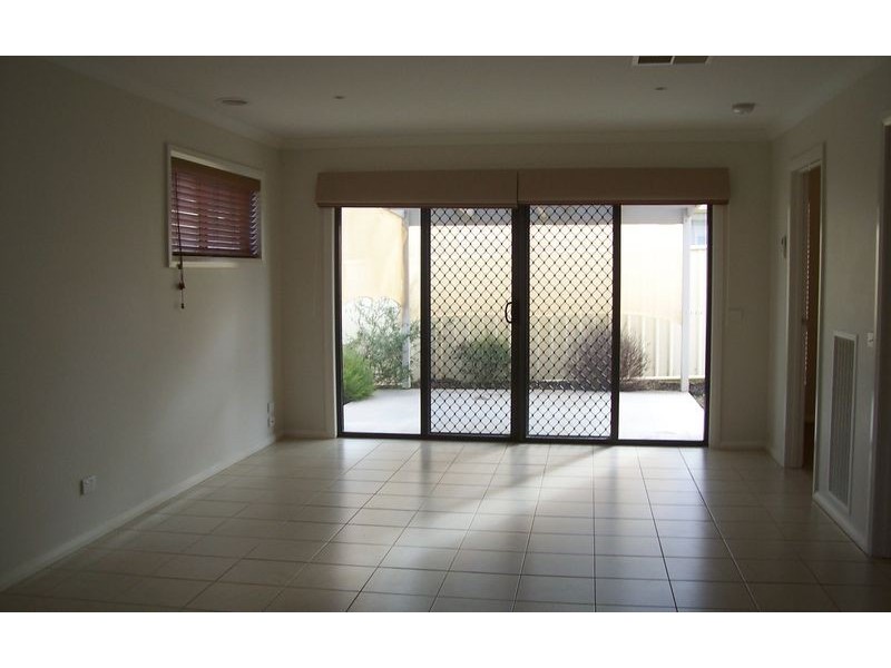 2/4 St Levans Place, Lavington NSW 2641