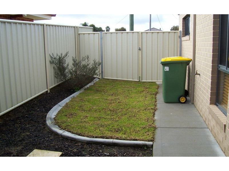 2/4 St Levans Place, Lavington NSW 2641