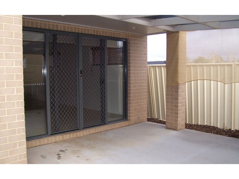 2/4 St Levans Place, Lavington NSW 2641
