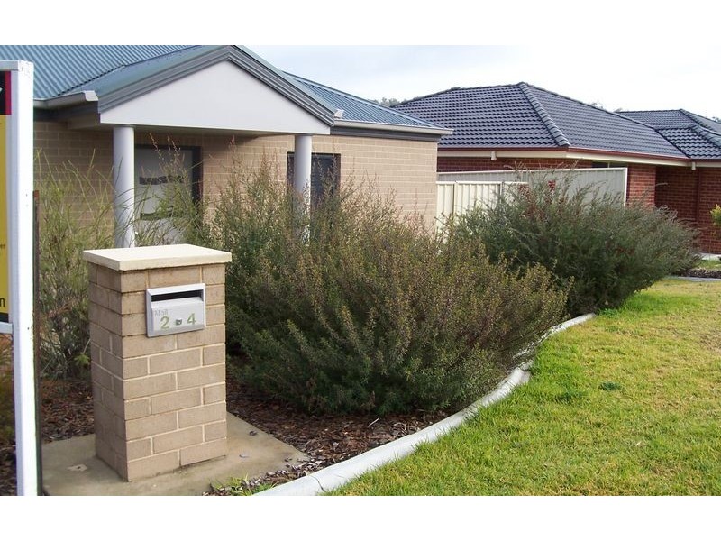 2/4 St Levans Place, Lavington NSW 2641