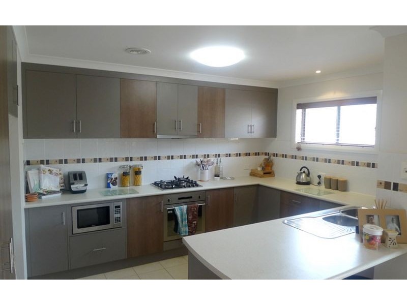 1/4 St Levans Place, Lavington NSW 2641