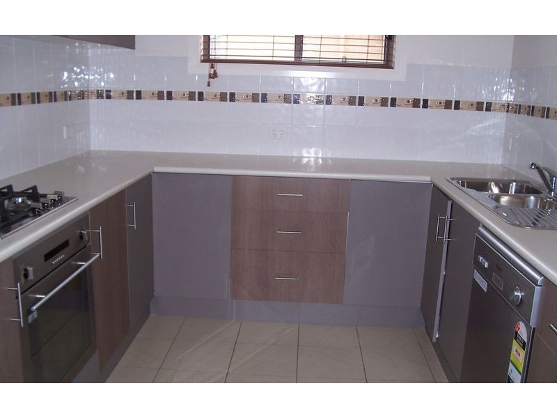 1/4 St Levans Place, Lavington NSW 2641